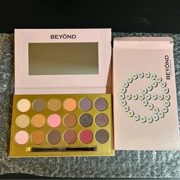 Beyond better than better shimmer and mate eyeshadow palette 25.4/0.9 oz - Picture 1 of 5